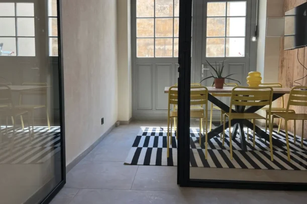 Open Space - 69007 - 3 postes - 250€