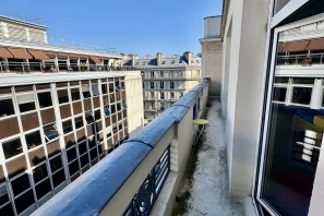 Open Space - 75008 - 8 postes - 400€