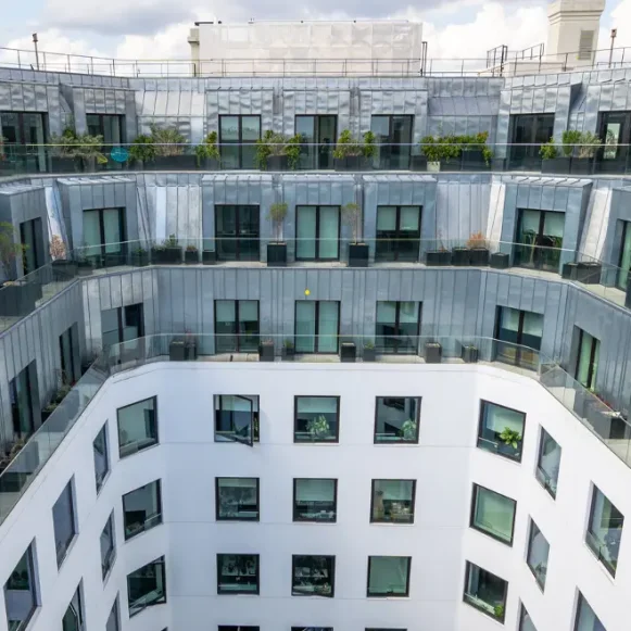 Bureau privé 39 m² 10 postes Coworking Rue d'Amsterdam Paris 75008 - photo 6