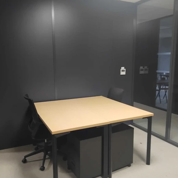 Bureau privé 13 m² 2 postes Coworking Rue Bernard Giraudeau Montpellier 34080 - photo 1