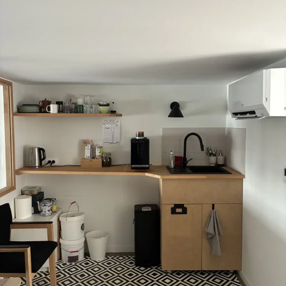 Bureau privé 25 m² 8 postes Location bureau Rue d'Arménie Lyon 69003 - photo 2