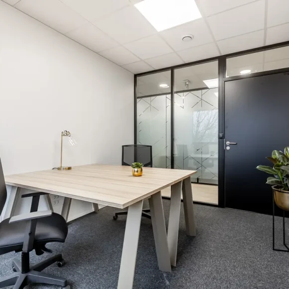 Bureau privé 11 m² 2 postes Coworking Rue Blaise Pascal Élancourt 78990 - photo 2