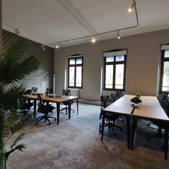 Bureau privé 50 m² 12 postes Coworking Rue Balthazar-Dieudé Marseille 13006 - photo 2