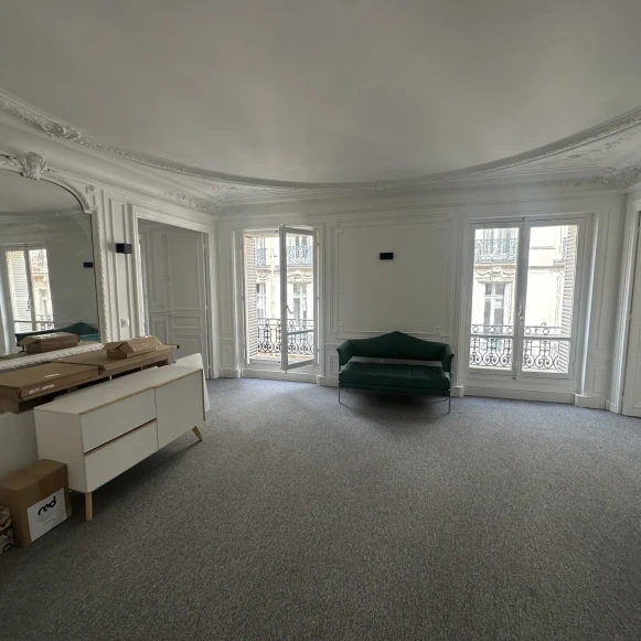Espace indépendant 175 m² 27 postes Location bureau Rue d'Argenteuil Paris 75001 - photo 2