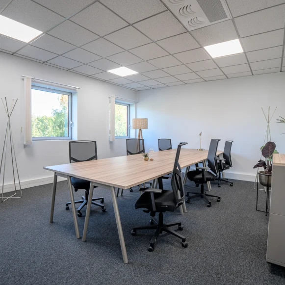 Bureau privé 28 m² 6 postes Coworking Avenue Léonard de Vinci Pessac 33600 - photo 1