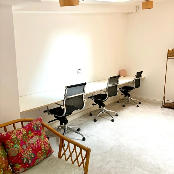 Bureau privé 17 m² 4 postes Location bureau Rue Lamartine Paris 75009 - photo 4