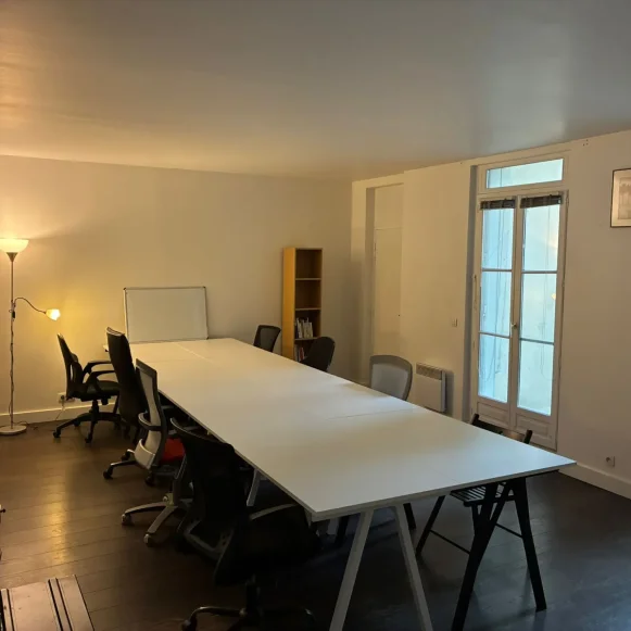 Espace indépendant 100 m² 9 postes Location bureau Rue Lamartine Paris 75009 - photo 1