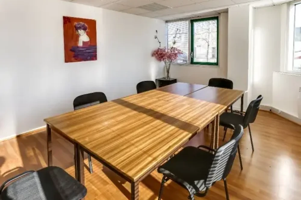 Open Space - 01630 - 8 postes - 370€