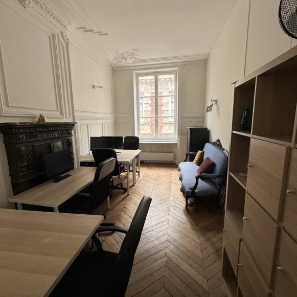 Bureau privé 18 m² 6 postes Location bureau Rue Notre Dame des Victoires Paris 75002 - photo 5