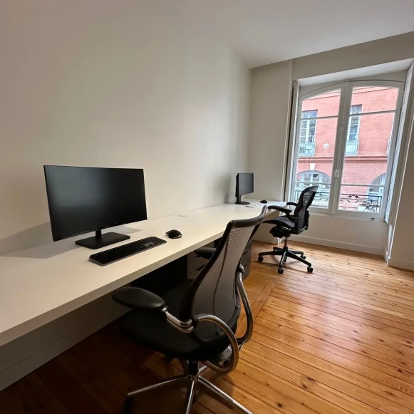 Bureau privé 13 m² 2 postes Coworking Rue Charles de Rémusat Toulouse 31000 - photo 2