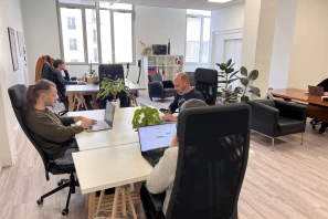 Open Space - 75012 - 8 postes - 210€