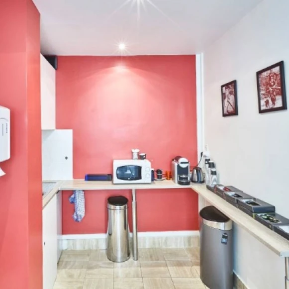 Bureau privé 26 m² 8 postes Location bureau Rue Marbeuf Paris 75008 - photo 2