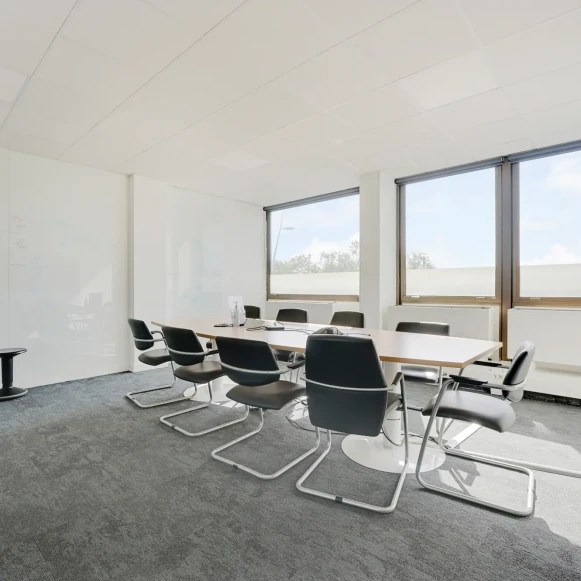 Bureau privé 53 m² 16 postes Coworking Rue Royale Saint-Cloud 92210 - photo 1