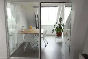 Open Space - 75008 - 2 postes - 300€