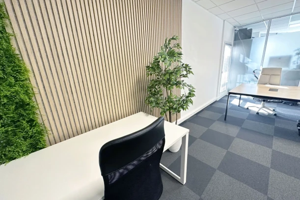 Bureau privé - 06200 - 4 postes - 935€