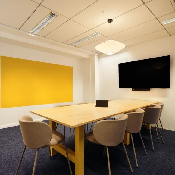 Bureau privé 18 m² 5 postes Coworking Rue de Sofia Paris 75018 - photo 8