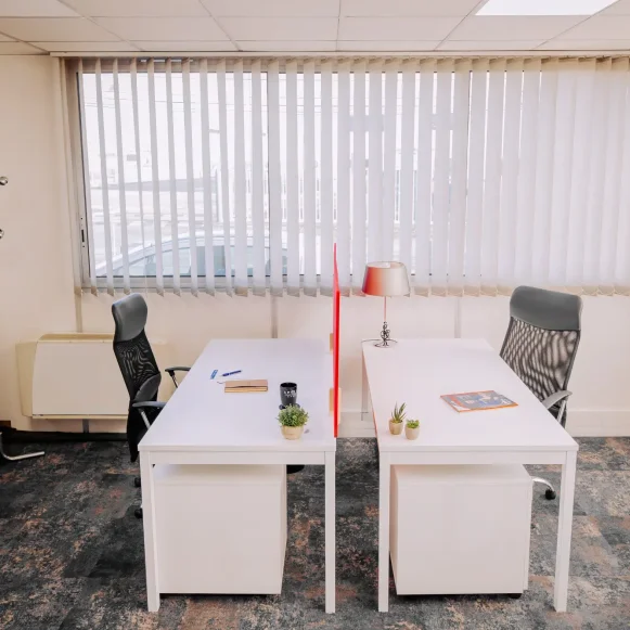 Bureau privé 22 m² 4 postes Location bureau Chemin de la Crabe Toulouse 31300 - photo 2