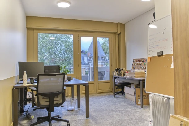 Bureau privé - 69006 - 3 postes - 1190€