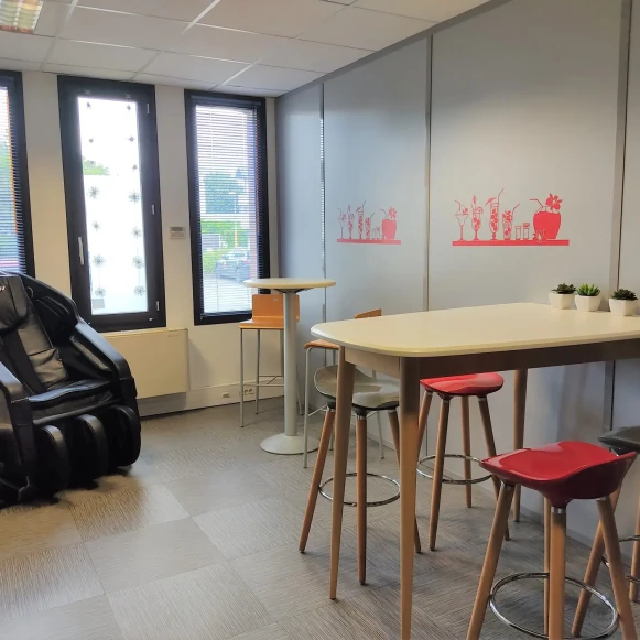 Bureau privé 21 m² 3 postes Coworking Rue de la Découverte Labège 31670 - photo 11