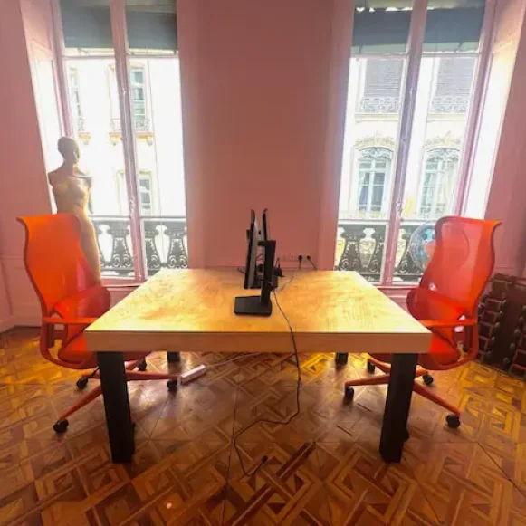 Bureau privé 15 m² 4 postes Coworking Rue d'Algérie Lyon 69001 - photo 2