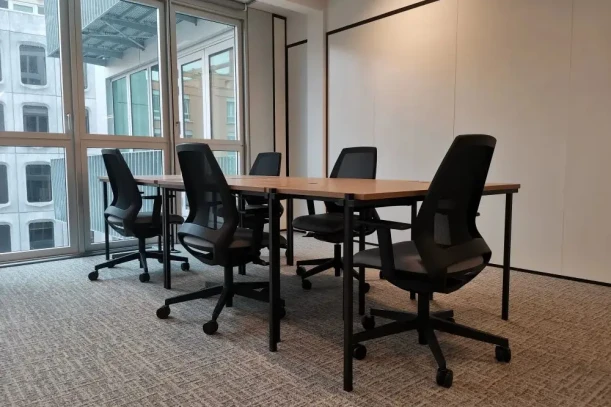 Espace indépendant - 75013 - 8 postes - 4480€