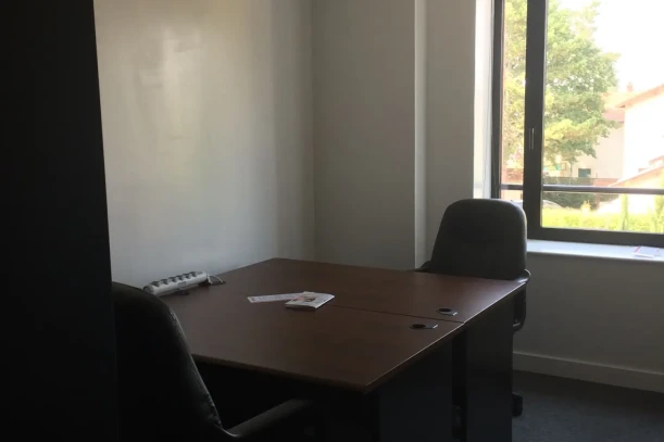 Bureau privé - 69570 - 2 postes - 600€