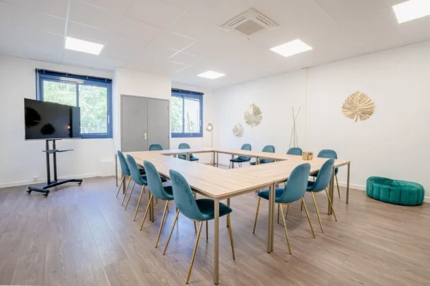 Open Space - 86000 - 20 postes - 1590€