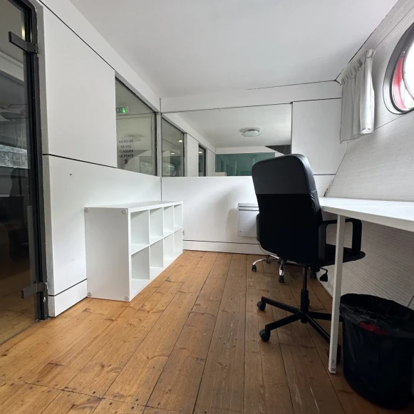 Bureau privé 12 m² 3 postes Coworking Quai d'Austerlitz Paris 75013 - photo 3