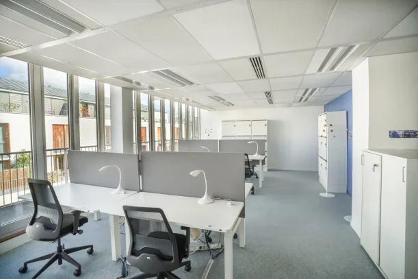 Bureau privé - 75020 - 24 postes - 12312€