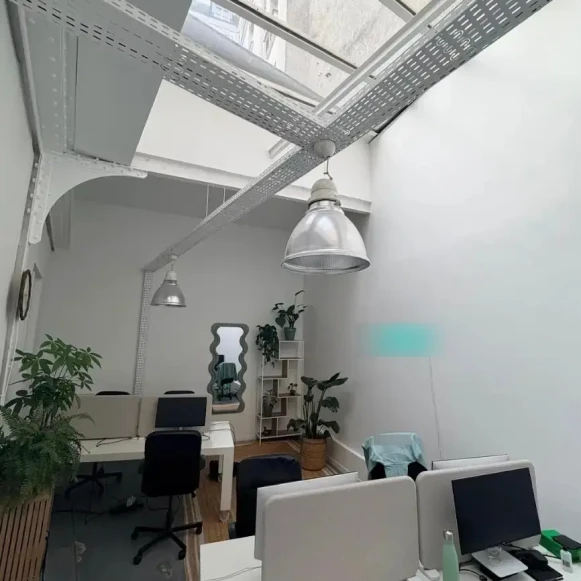Bureau privé 20 m² 6 postes Location bureau Rue des Arquebusiers Paris 75003 - photo 7