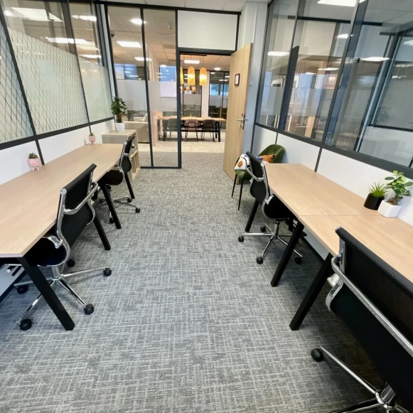 Bureau privé 12 m² 4 postes Location bureau Boulevard des Bouvets Nanterre 92000 - photo 2