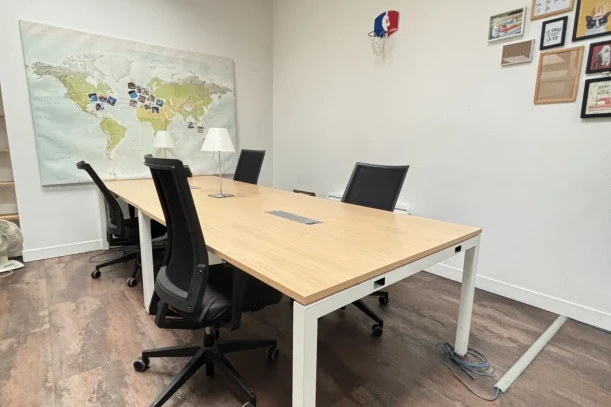 Bureau privé - 75017 - 5 postes - 1900€