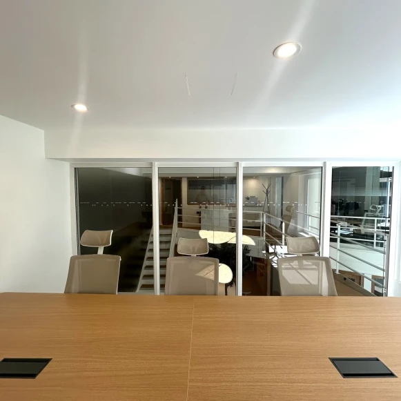 Bureau privé 18 m² 7 postes Location bureau Rue de Lévis Paris 75017 - photo 5