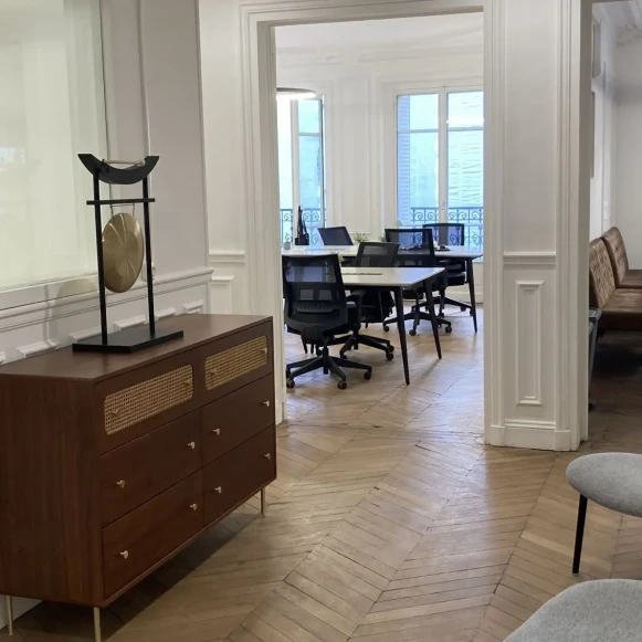 Bureau privé 24 m² 8 postes Coworking Rue de Mogador Paris 75009 - photo 5