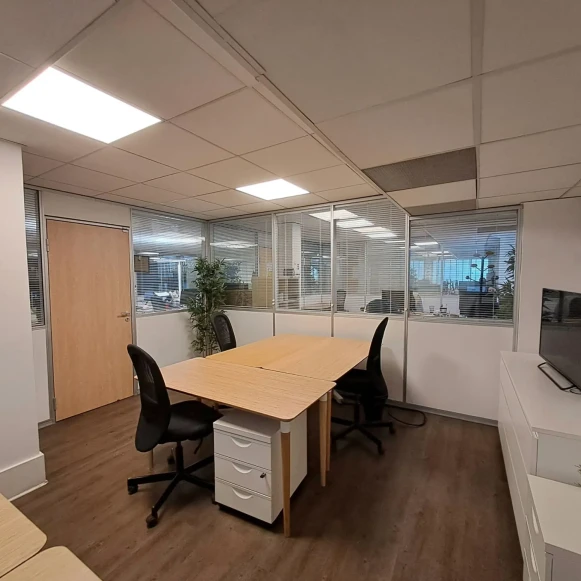 Bureau privé 20 m² 5 postes Coworking Rue Cardinet Paris 75017 - photo 3