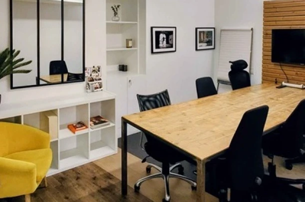Bureau privé - 75004 - 6 postes - 2090€