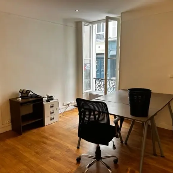 Bureau privé 25 m² 4 postes Coworking Rue de l'Arc de Triomphe Paris 75017 - photo 5
