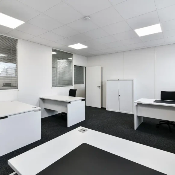 Bureau privé 26 m² 4 postes Location bureau Rue Cartier Bresson Pantin 93500 - photo 2