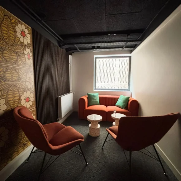 Bureau privé 13 m² 3 postes Coworking Square Alban Satragne Paris 75010 - photo 9