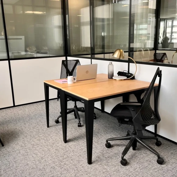 Bureau privé 11 m² 2 postes Coworking Rue des Satellites Le Haillan 33185 - photo 1