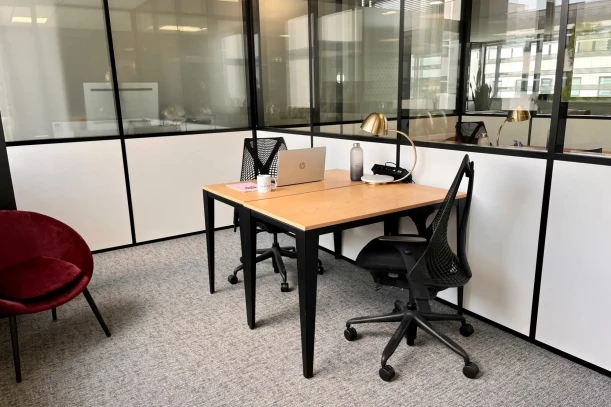 Bureau privé - 33185 - 2 postes - 831€