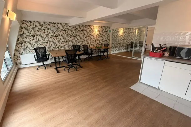 Espace indépendant - 75018 - 12 postes - 2990€