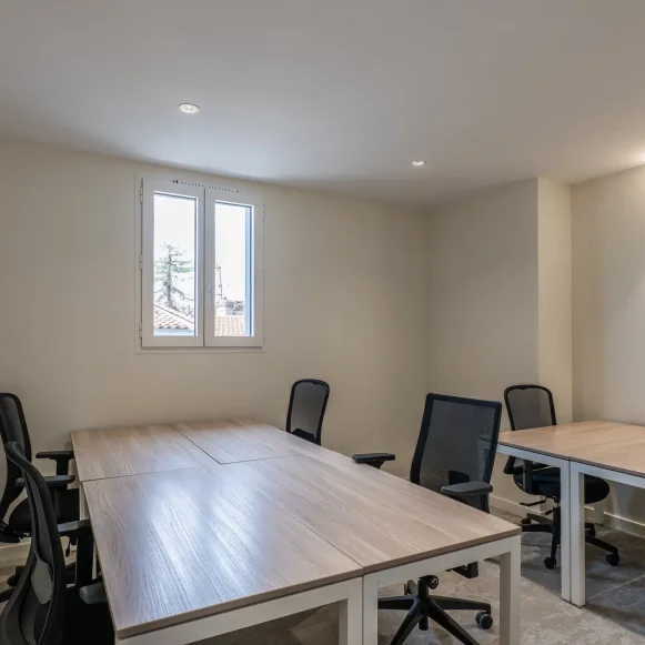 Bureau privé 29 m² 6 postes Coworking Rue Turenne Bordeaux 33000 - photo 1