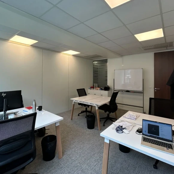 Bureau privé 32 m² 6 postes Location bureau Boulevard Gouvion-Saint-Cyr Paris 75017 - photo 1