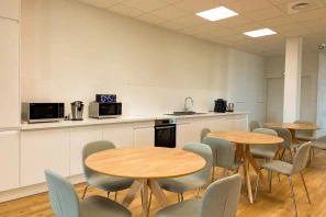 Bureau privé - 33130 - 2 postes - 650€